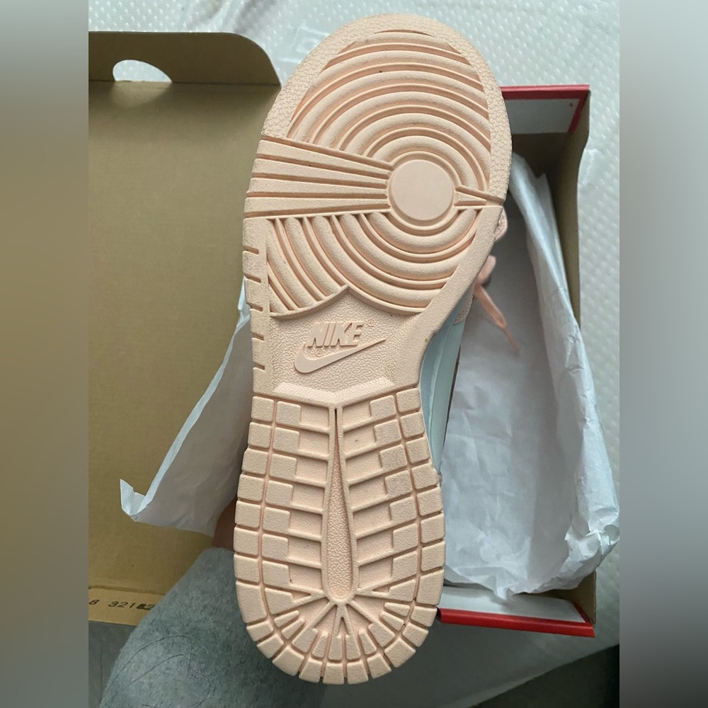Nike dunk high crimson tint womens 7.5